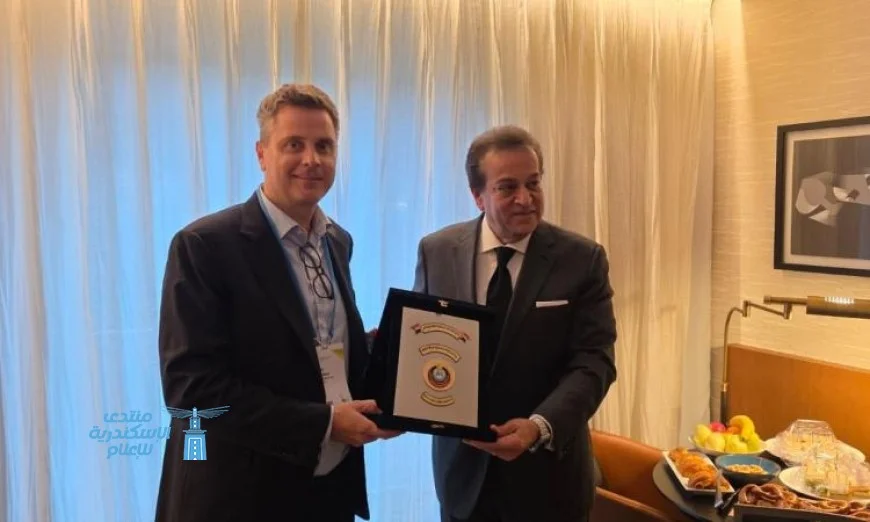 وزير الصحة يجتمع برئيس شركة روش لتعزيز التعاون في المجال الطبي