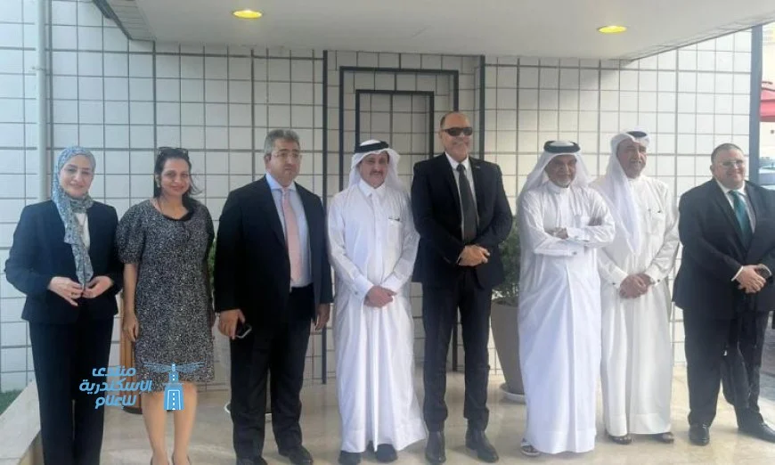 وزير العمل يناقش تعزيز التعاون مع رئيس غرفة تجارة وصناعة قطر في المشاريع المشتركة