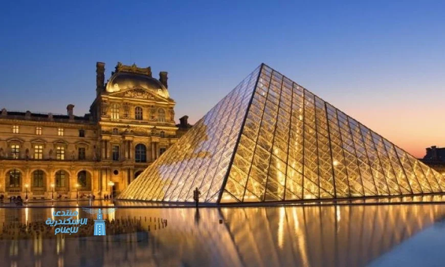 متحف اللوفر يستأنف استقبال الزوار بعد إعادة فتحه بعد حادثة سرقة القرن