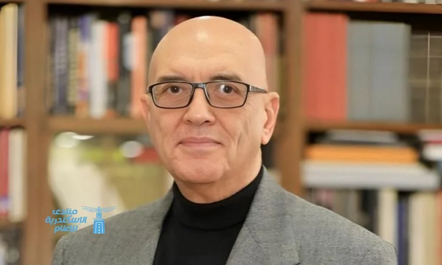 وزير الثقافة يبارك لمحمد سلماوي بمناسبة اختياره شخصية العام الثقافية في معرض الشارقة