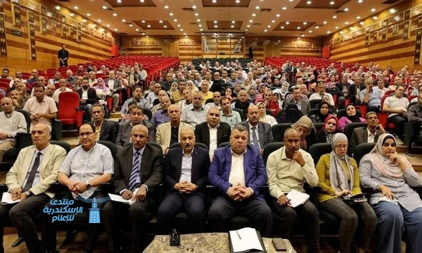محافظ المنيا يناقش التحديات التعليمية في اجتماع مع الإدارات المدرسية