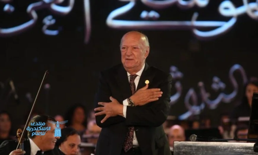 عمر خيرت يسحر الجمهور بألحانه في مهرجان الموسيقى 33 مع عزف مميز على البيانو