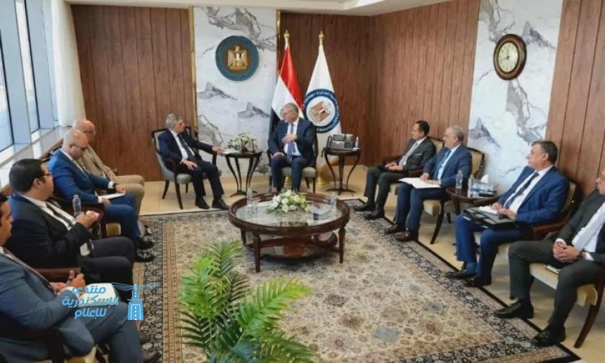 وزير البترول يناقش إنشاء محطة لتسييل الغاز في بور سعيد مع رئيس هيئة قناة السويس