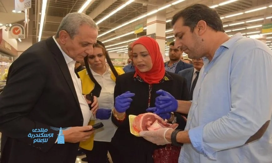 محافظ الغربية يزور الأسواق للوقوف على توافر السلع الأساسية واستقرار الأسعار