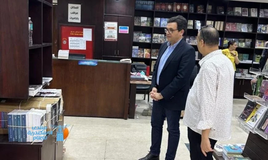 وزير الثقافة يقوم بجولة تفقدية في مكتبة شريف التابعة للهيئة المصرية العامة للكتاب