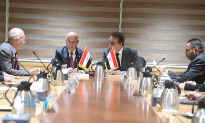 وزير الصحة يستعرض سبل تعزيز التعاون الصحي مع نظيره العراقي بين البلدين