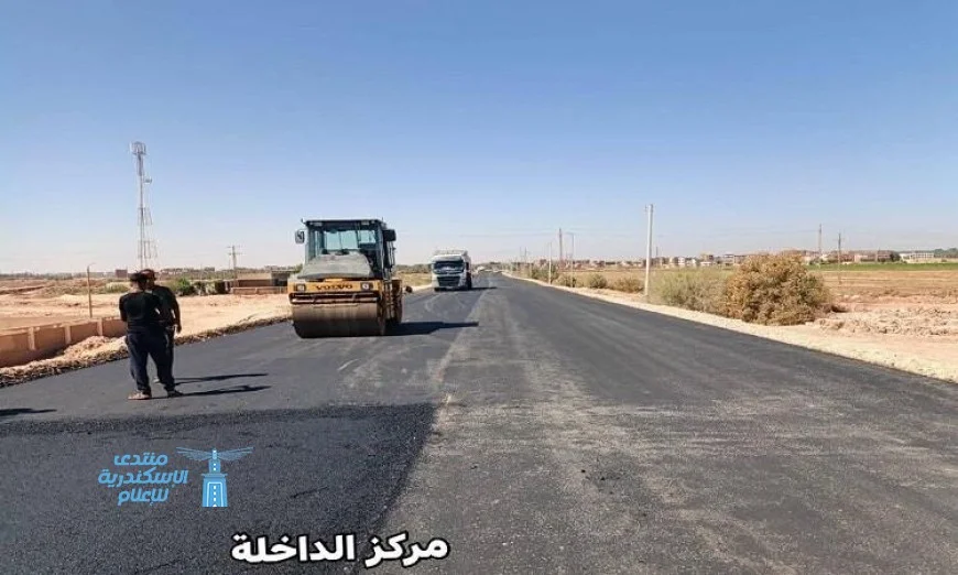 استمرار تنفيذ مشروعات الرصف والتطوير في مراكز الوادي الجديد لتعزيز البنية التحتية