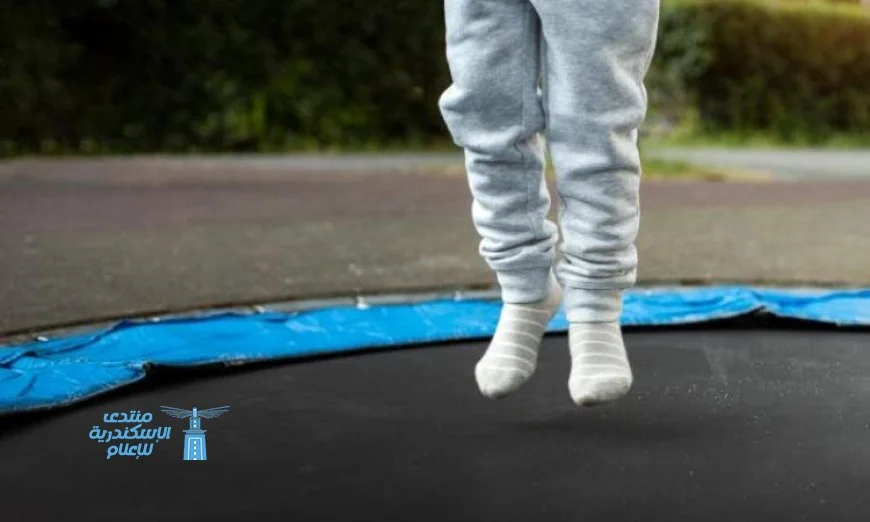 القفز على الترامبولين خطر يهدد صحة الأطفال بإصابات الرباط الصليبي