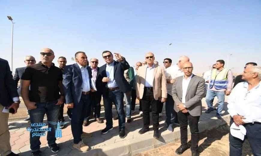وزير الإسكان يقوم بجولة تفقدية للطرق ووحدات الإسكان الأخضر في حدائق العاشر من رمضان