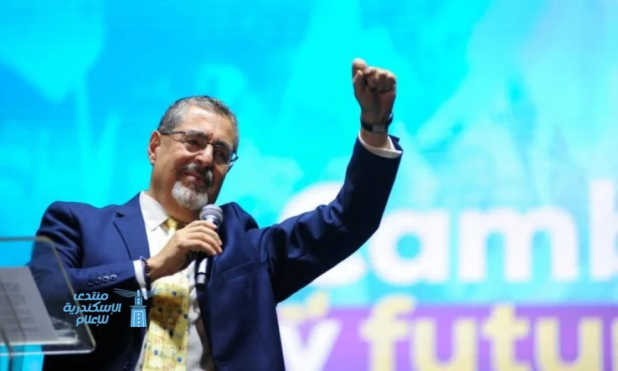 رئيس جواتيمالا يعزل وزير الداخلية بعد هروب أفراد عصابة من السجن