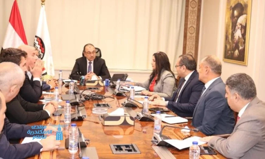 وزير قطاع الأعمال يؤكد أهمية تحديث صناعة الغزل والنسيج لتحقيق الريادة من جديد