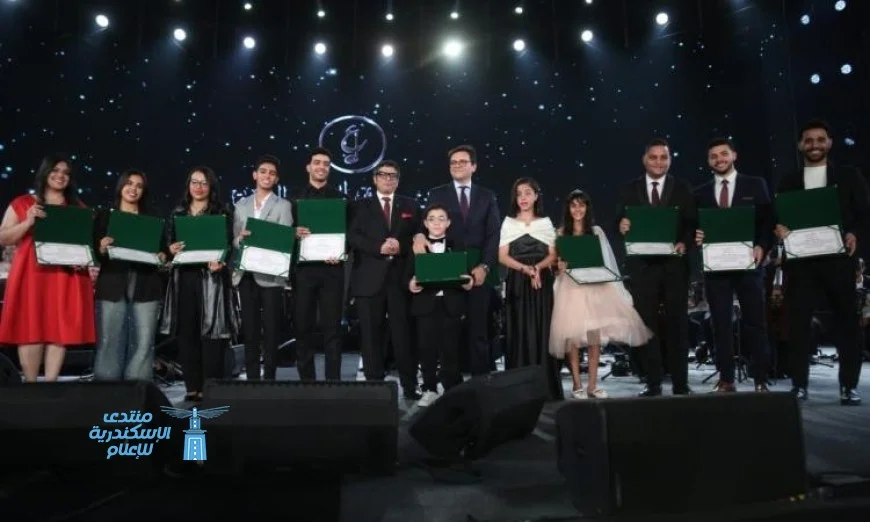 وزير الثقافة ورئيس الأوبرا يكرمان الفائزين في مهرجان الموسيقى العربية بجوائز مذهلة