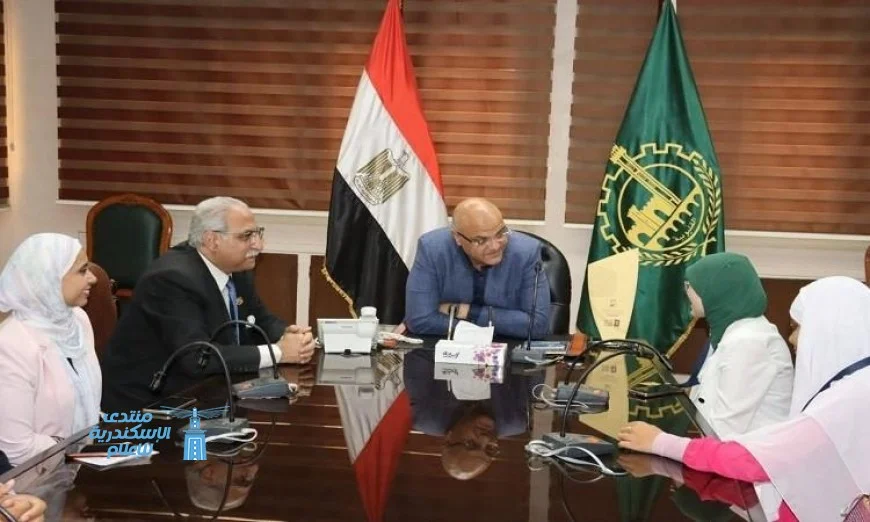 محافظ القليوبية يكرم بسملة وتغريد الفائزتين في تحدي القراءة العربي