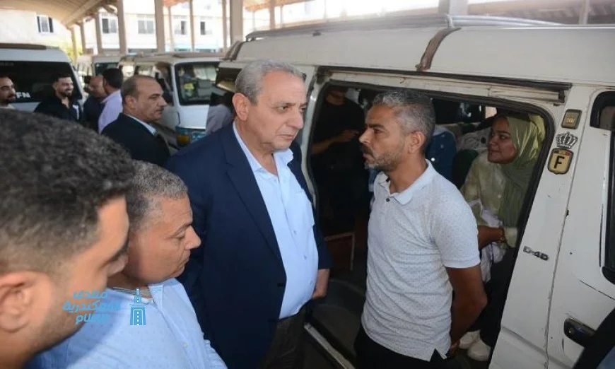 محافظ الغربية يتواجد بين المواطنين لمراقبة انضباط حركة النقل والالتزام بالتعريفة المتفق عليها