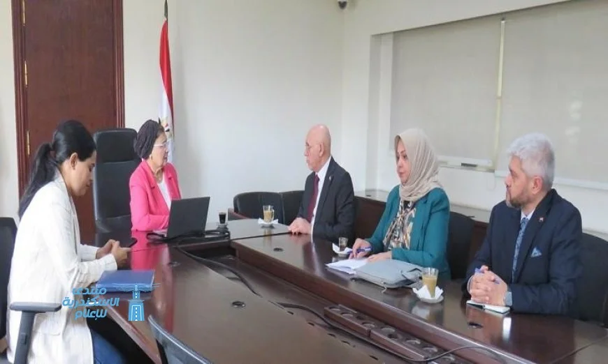 نائب وزير الصحة تبحث سبل التعاون مع وفد عراقي لتعزيز تنمية الأسرة والصحة السكانية