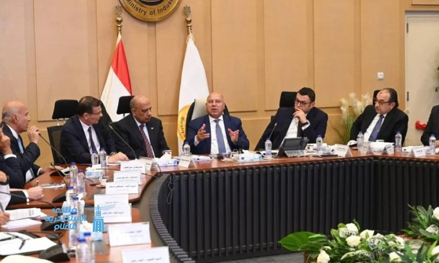 كامل الوزير يقود الاجتماع الثالث والثلاثين للمجموعة الوزارية الخاصة بالتنمية الصناعية