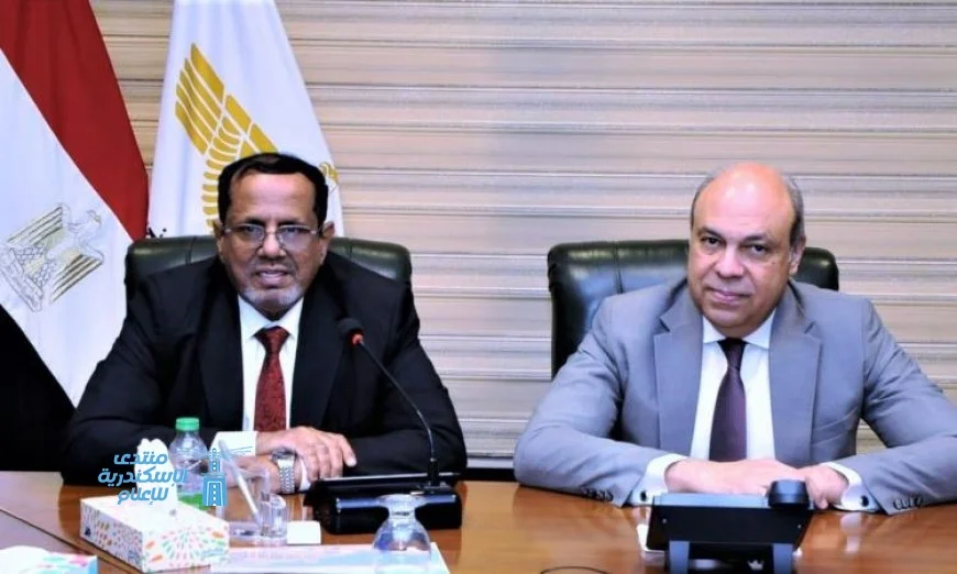 وزير الطيران المدني يحتفل بتخرج طلاب المراقبة الجوية من اليمن مع صور مميزة