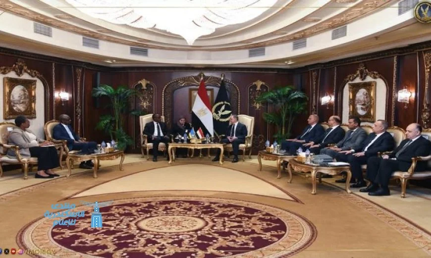 وزير الداخلية يعقد اجتماعاً مع نظيره الرواندي لرفع مستوى التعاون الأمني بين البلدين