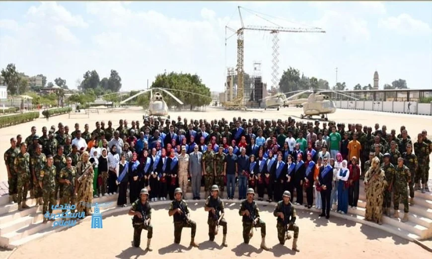 فيديو وصور القوات المسلحة تنظم زيارتين مثيرتين للشباب إلى قوات المظلات ومصنع سايلو فودز