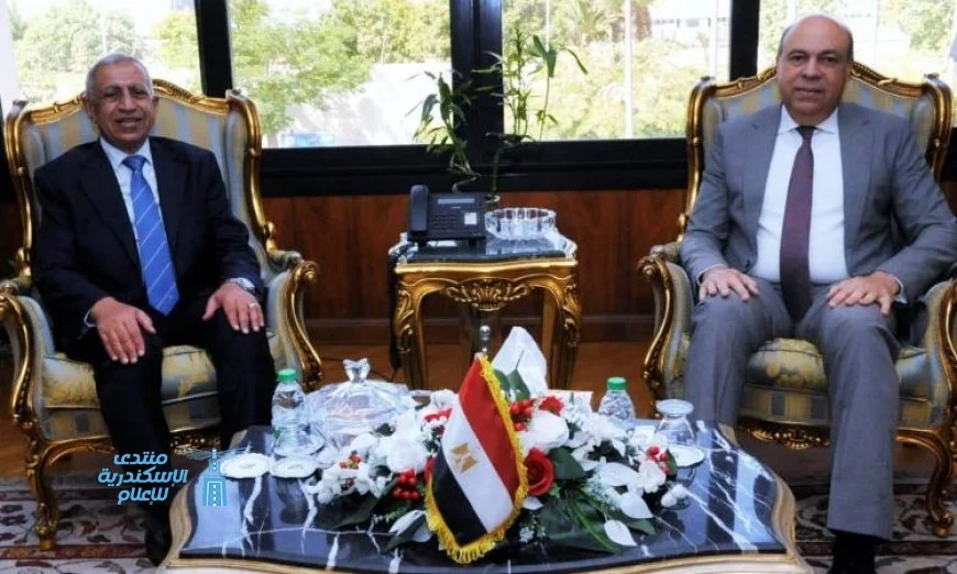 وزير الطيران يلتقي برئيس أكاديمية العلوم والنقل البحري لتعزيز التعاون المشترك