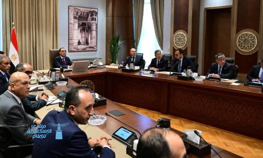 رئيس الوزراء يجتمع مع نائب رئيس مجموعة سيتك الصينية العملاقة لتعزيز التعاون الاقتصادي