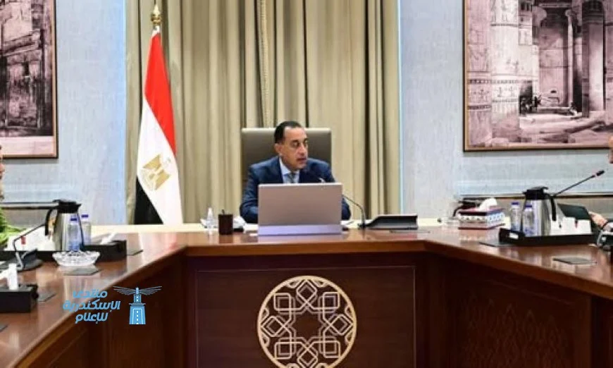رئيس الوزراء يعقد اجتماعاً مع محافظ بورسعيد لبحث المشروعات الاستثمارية الجديدة