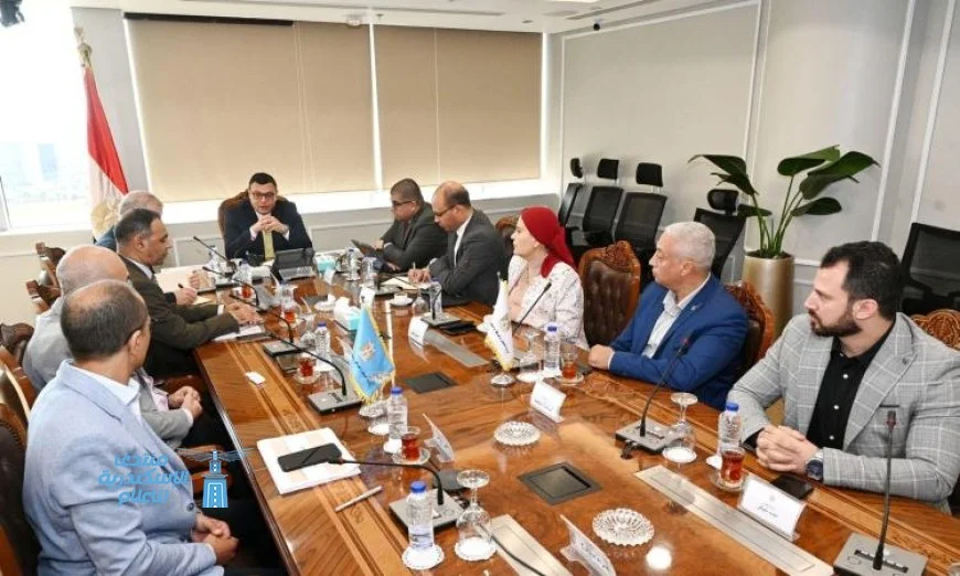 وزير الإسكان يواصل متابعة تقدم العمل في قطاع التنمية والإنشاءات بالمجتمعات العمرانية