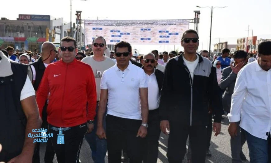 وزير الشباب والرياضة ومحافظ السويس يطلقان فعاليات مهرجان يوم المشي العالمي