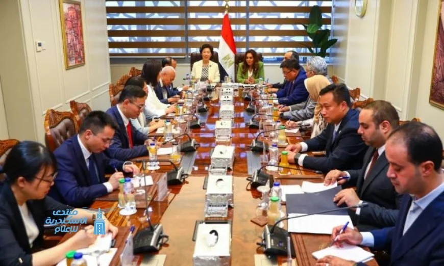 وزيرة التنمية المحلية تعقد لقاءً مثمراً مع وفد صيني لاستكشاف فرص التعاون المشترك