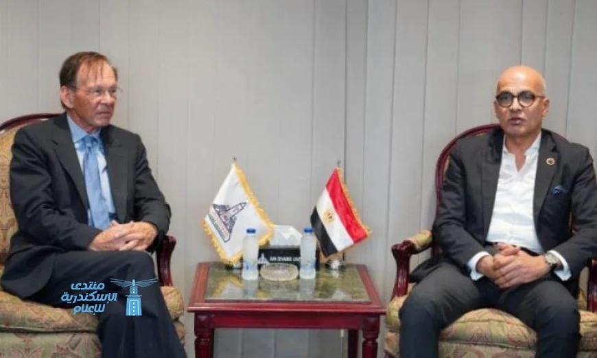 رئيس جامعة عين شمس يستعرض آفاق التعاون مع وفد جامعة تكساس الأمريكية