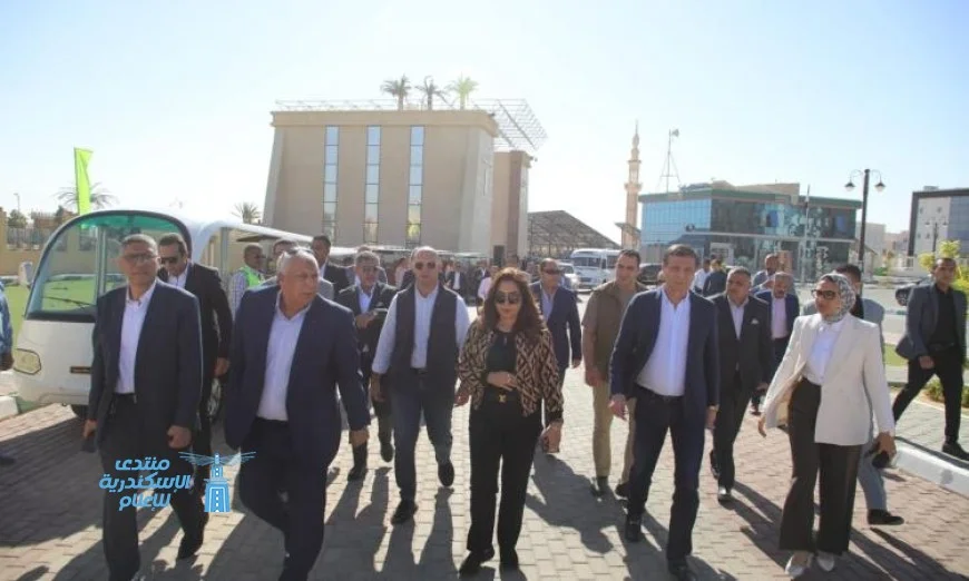 وزيرا التنمية المحلية والزراعة يقومان بجولة تفقدية في مجمع المصالح الحكومية بالخارجة