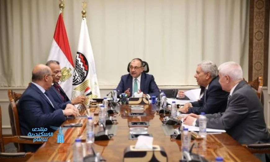 وزير قطاع الأعمال يتناول مع نقيب أطباء الأسنان سبل تأمين احتياجاتهم من البنج