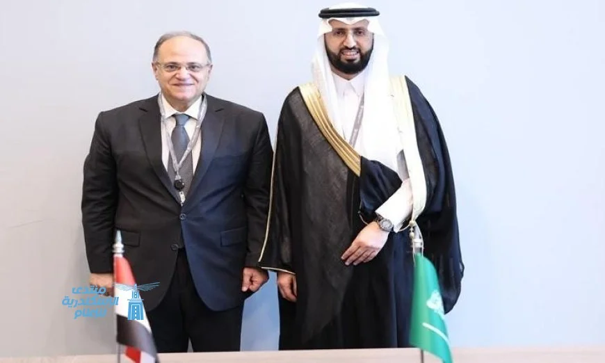 رئيس هيئة الدواء يتبادل الأفكار مع نظيره السعودي لتعزيز التعاون الرقابي بين البلدين