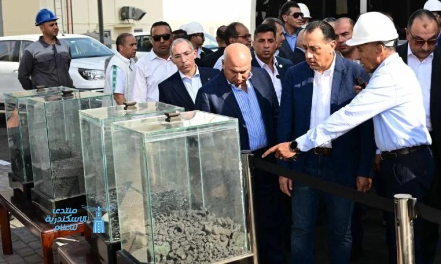 رئيس الوزراء يقوم بجولة تفقدية لمراحل الإنتاج في مصنع بلوكات الأنود الكربونية التابع للشركة المصرية