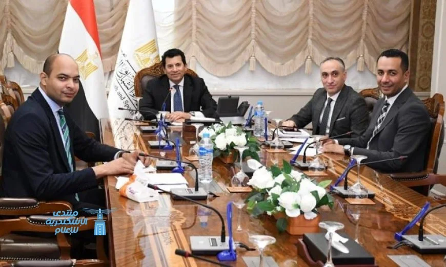 صبحي يهنئ النوساني بفوزه المثير على لاعب إسرائيلي في بطولة كندا للإسكواش