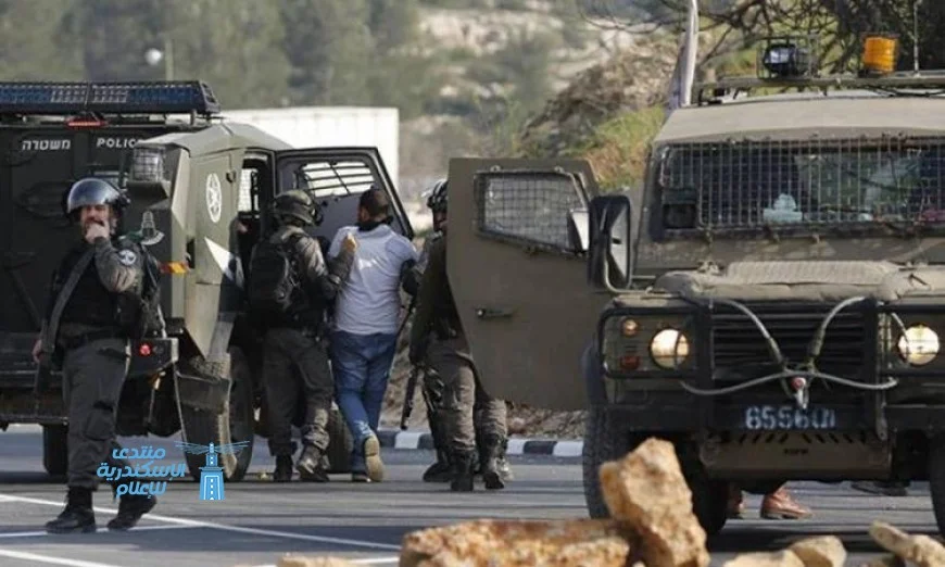 اعتقال 13 فلسطينيا على يد الاحتلال في الضفة الغربية