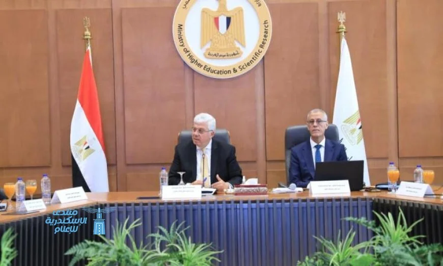 عاشور يؤكد أهمية الجامعات الأهلية كرافد رئيسي للتعليم العالي في مصر