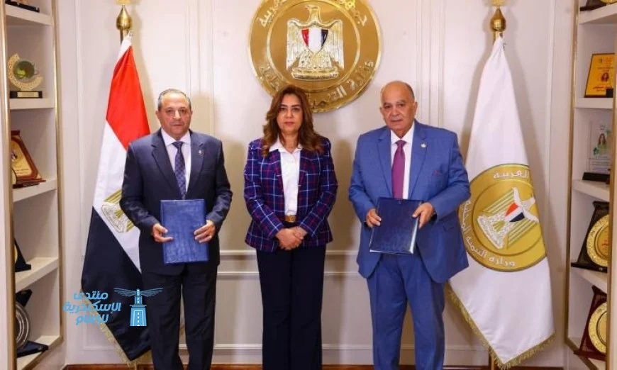 منال عوض تفتتح عقد خدمات نظافة الشوارع في بورسعيد مع شركة نهضة مصر