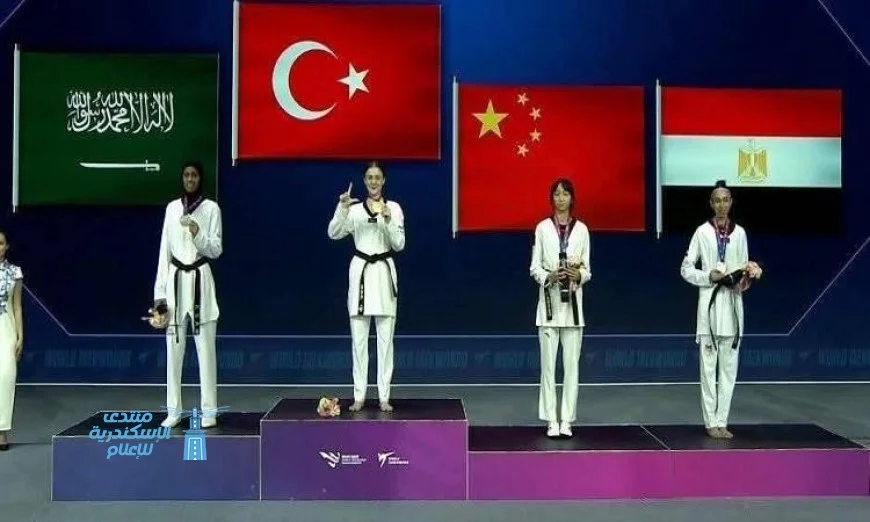 وزير الشباب والرياضة يهنئ جنى خطاب بفوزها بالميدالية البرونزية في بطولة العالم للتايكوندو