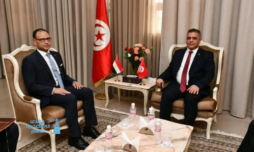 سفير مصر في تونس يبحث تعزيز التعاون الأمني مع وزير الداخلية التونسي
