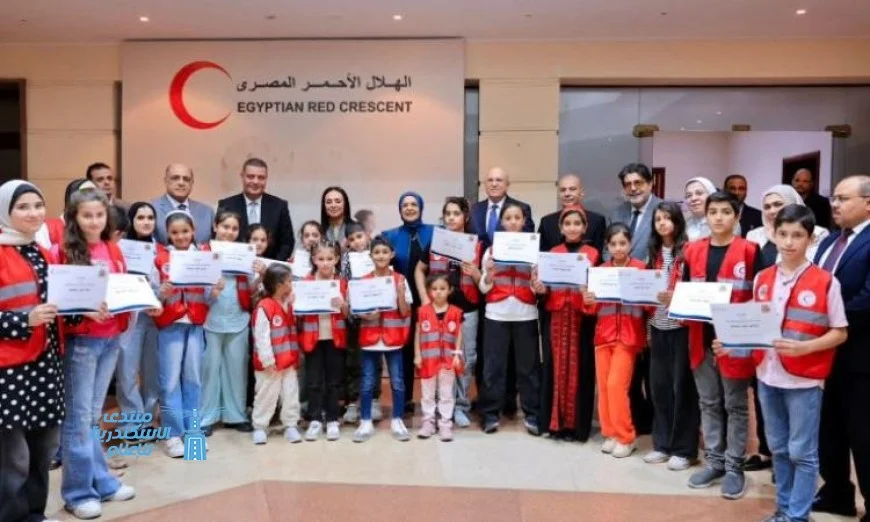 وزيرة التضامن تمنح أطفال فلسطين شهادات اجتياز دورة المنقذ الصغير