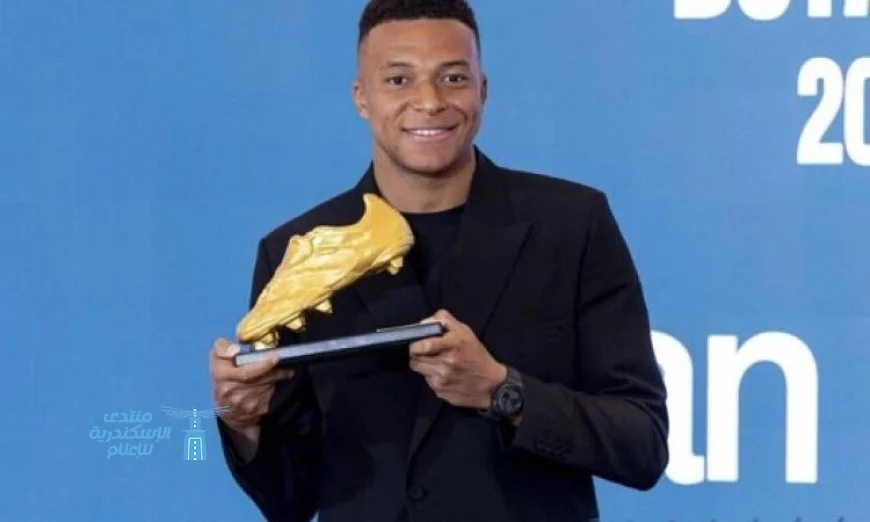 مبابي يحتفل بلحظة تاريخية في مسيرته خلال تسلمه جائزة الحذاء الذهبي