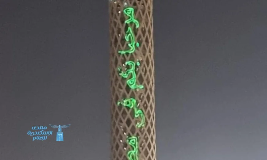 محافظ القاهرة يضيء برج القاهرة بعبارات ترحيب استعدادا للافتتاح الكبير للمتحف