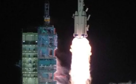 أصغر رائد فضاء صيني يتجه إلى القصر السماوي في رحلة تاريخية