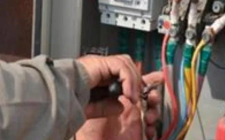 شرطة الكهرباء تحاصر 3888 قضية سرقة تيار في حملة مكثفة لمكافحة الفساد