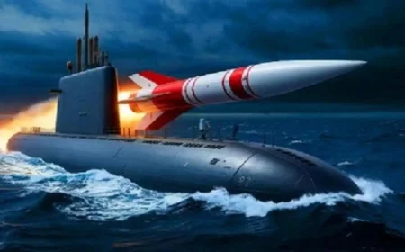 روسيا تعزز وجودها في المحيطات بإطلاق غواصتها النووية الجديدة “خاباروفسك”