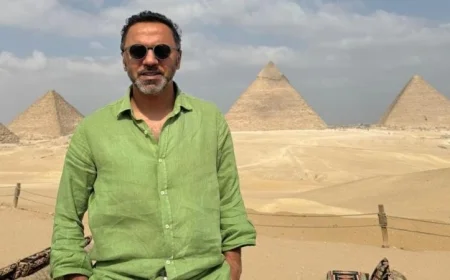 السفير حمد الزعابي في جولة أمام الأهرامات يؤكد أن مصر تعيش تاريخها يوميًا وليس فقط تعرضه