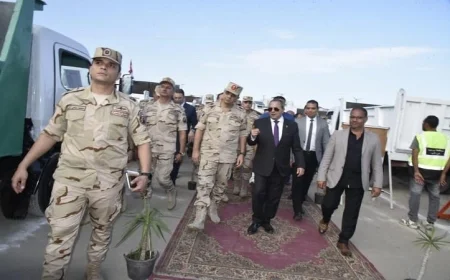 محافظ بورسعيد وقائد الدفاع الشعبي والعسكري يشهدان استعراض المعدات العسكرية الحديثة