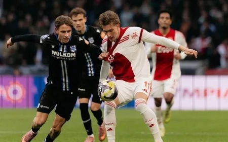 أياكس يحقق تعادلاً مثيرًا مع هيرنفين 1-1 في الدوري الهولندي