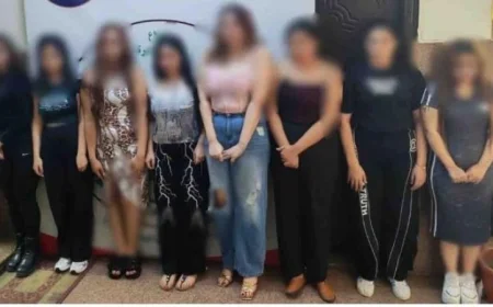 كشف النقاب عن شبكة إلكترونية في القاهرة تضم 8 نساء تسهل أعمالا منافية للآداب